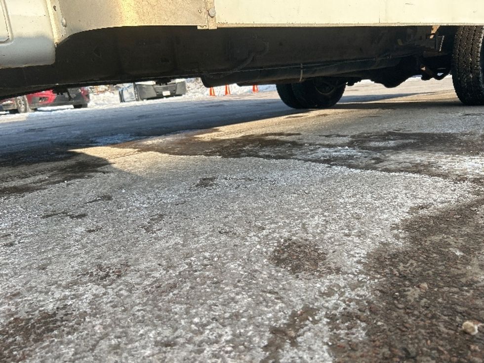 Light Duty Box Truck-Light and Medium Duty Trucks-Chevrolet-2019-G33903-Moncton-NB-215,371\n\t\tkm-$ 29,500 - Image 5