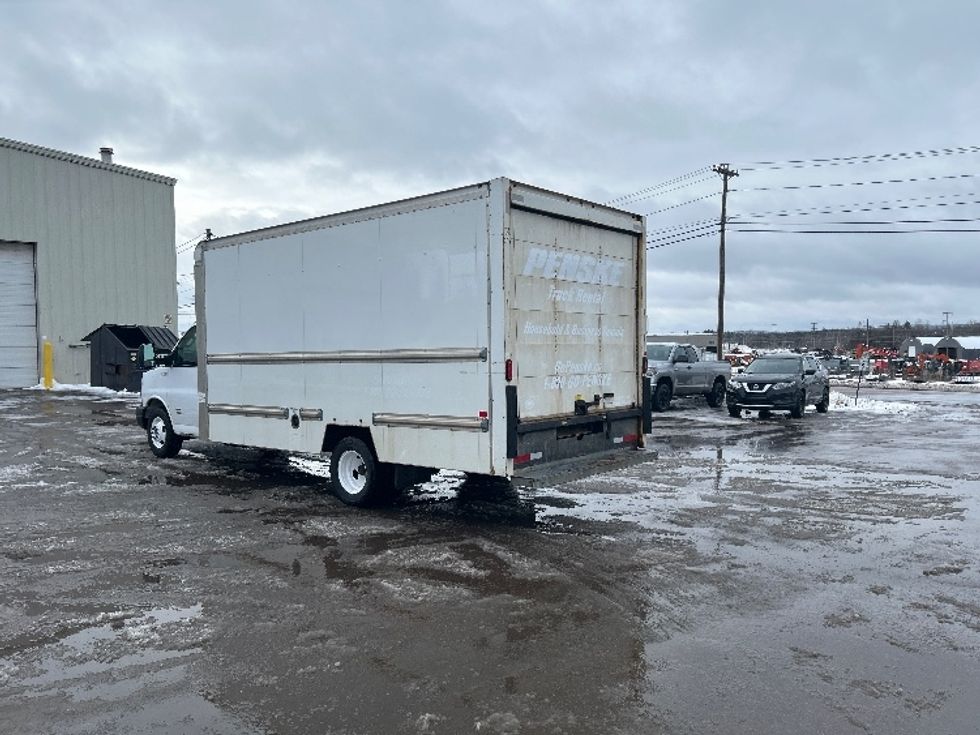 Light Duty Box Truck-Light and Medium Duty Trucks-Chevrolet-2019-G33903-Moncton-NB-215,371\n\t\tkm-$ 29,500 - Image 6