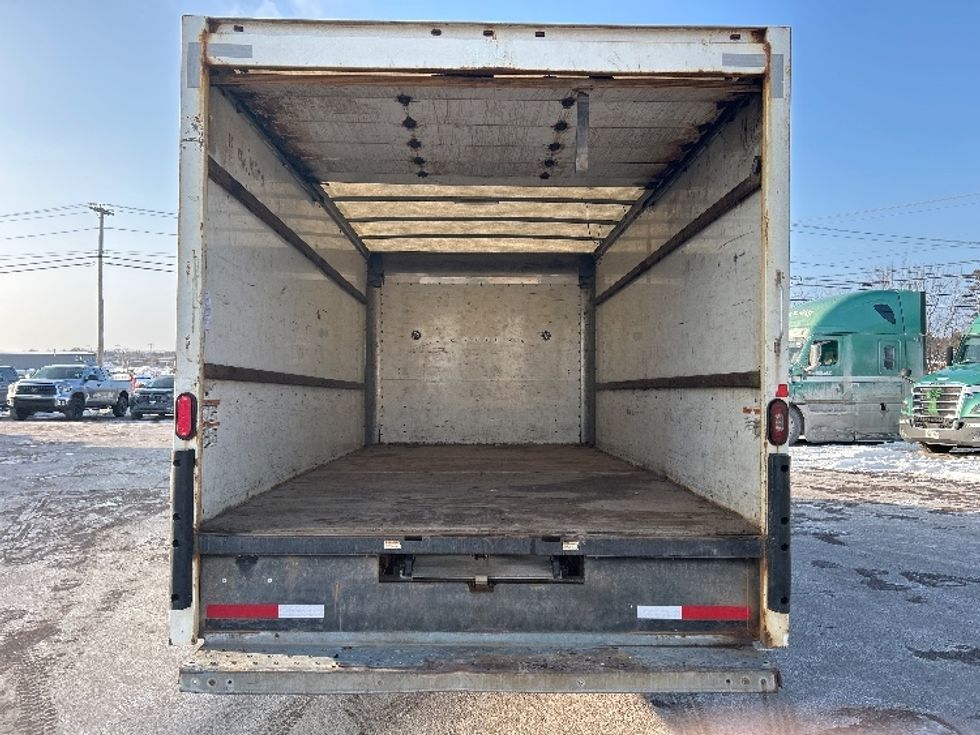 Light Duty Box Truck-Light and Medium Duty Trucks-Chevrolet-2019-G33903-Moncton-NB-215,371\n\t\tkm-$ 29,500 - Image 8