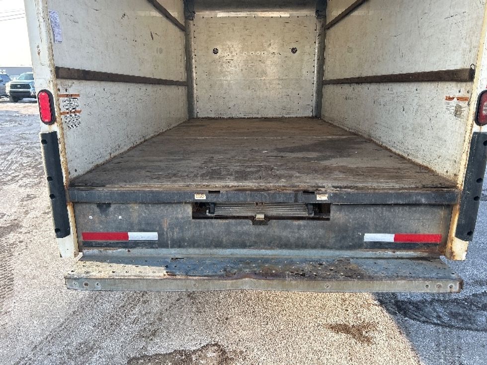 Light Duty Box Truck-Light and Medium Duty Trucks-Chevrolet-2019-G33903-Moncton-NB-215,371\n\t\tkm-$ 29,500 - Image 9