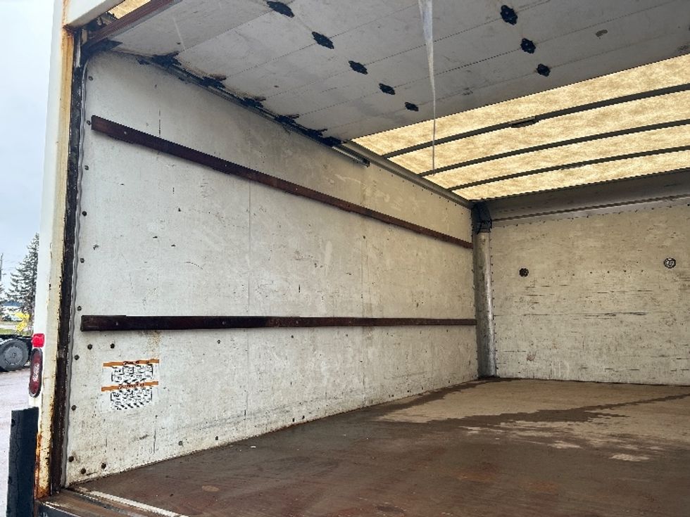 Light Duty Box Truck-Light and Medium Duty Trucks-Chevrolet-2019-G33903-Moncton-NB-220,557\n\t\tkm-$ 28,750 - Image 11