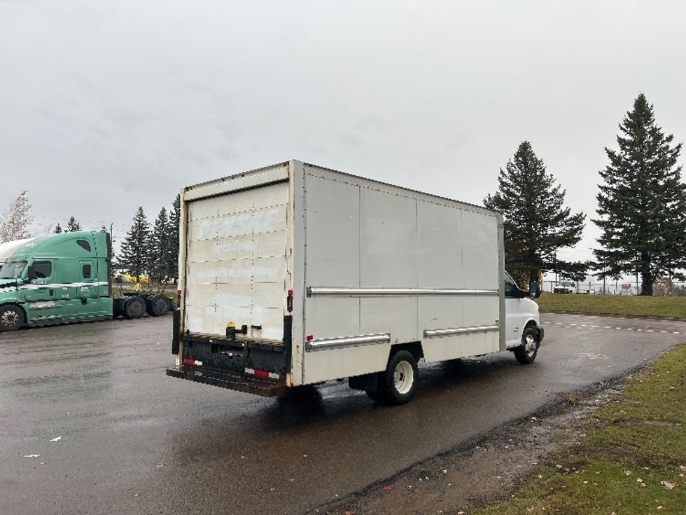 Light Duty Box Truck-Light and Medium Duty Trucks-Chevrolet-2019-G33903-Moncton-NB-220,557\n\t\tkm-$ 28,750 - Image 13