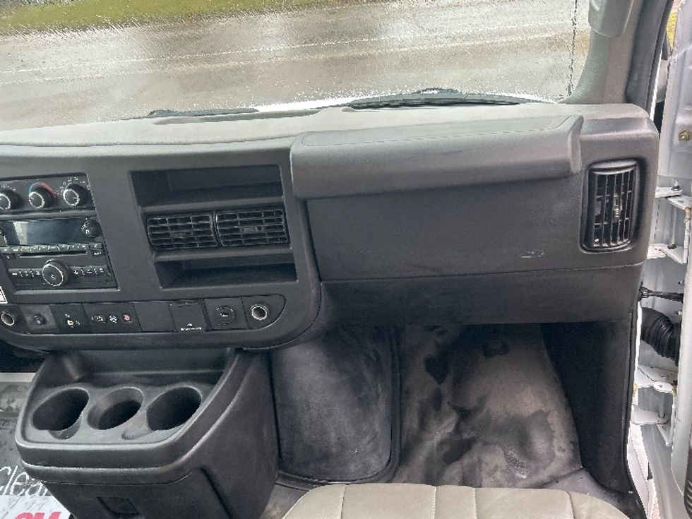 Light Duty Box Truck-Light and Medium Duty Trucks-Chevrolet-2019-G33903-Moncton-NB-220,557\n\t\tkm-$ 28,750 - Image 21