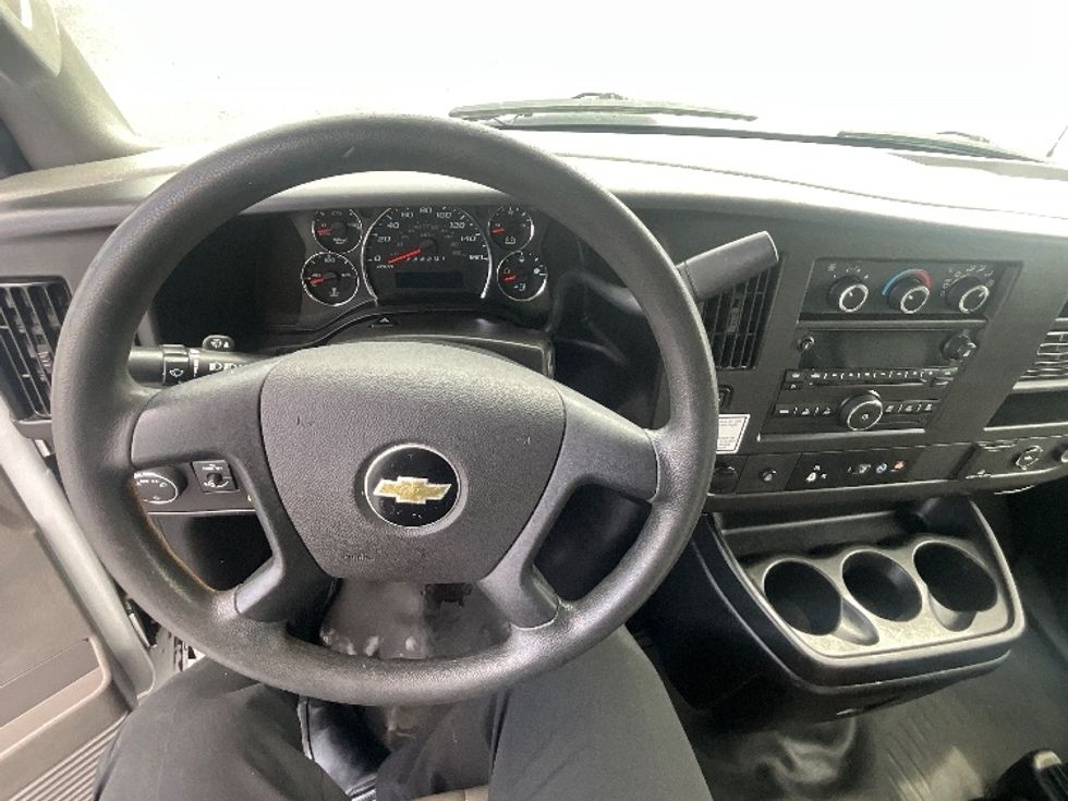 Light Duty Box Truck-Light and Medium Duty Trucks-Chevrolet-2019-G33903-Ottawa-ON-113,765\n\t\tkm-$ 35,250 - Image 17