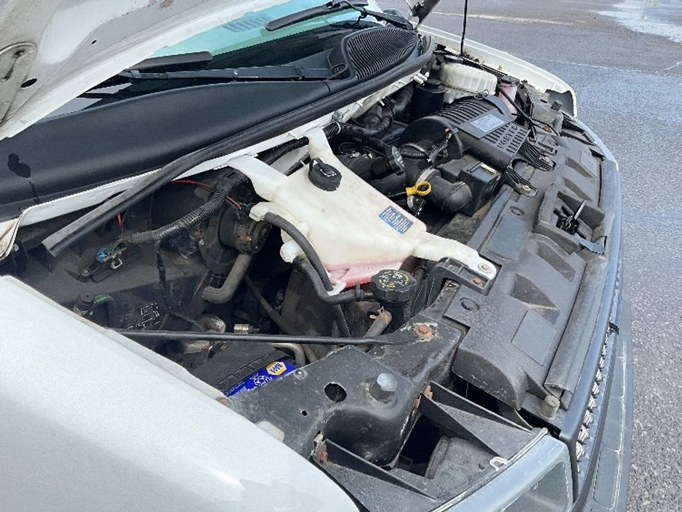 Light Duty Box Truck-Light and Medium Duty Trucks-Chevrolet-2019-G33903-Ottawa-ON-113,765\n\t\tkm-$ 35,250 - Image 22