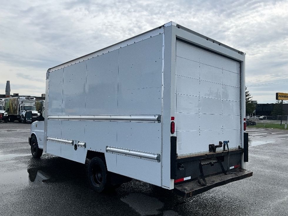 Light Duty Box Truck-Light and Medium Duty Trucks-Chevrolet-2019-G33903-Ottawa-ON-113,765\n\t\tkm-$ 35,250 - Image 6