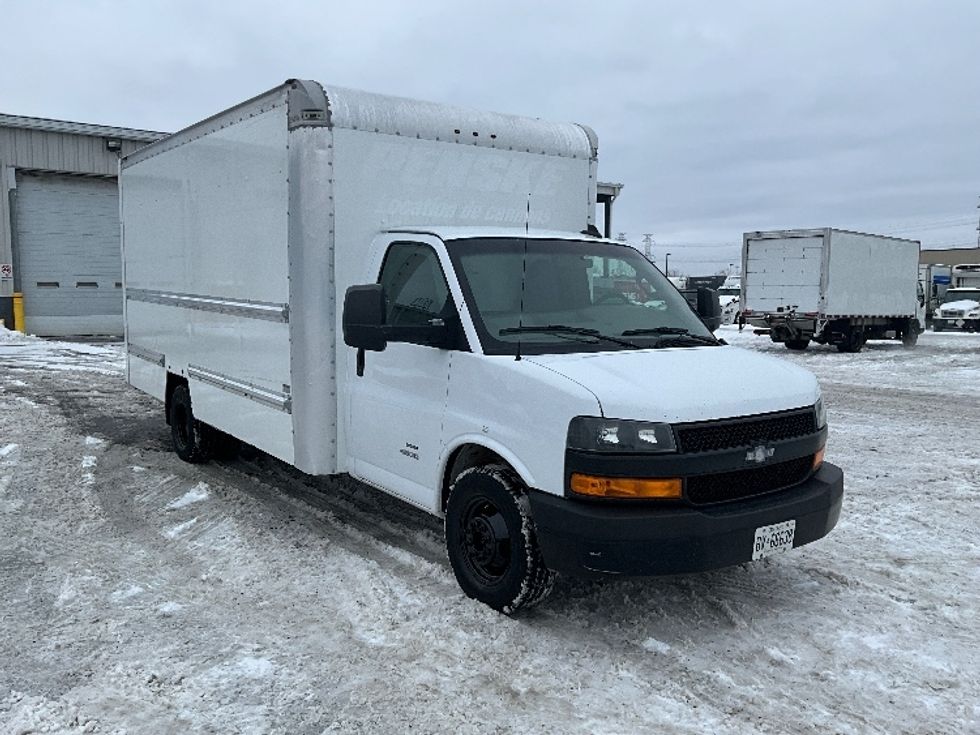 Light Duty Box Truck-Light and Medium Duty Trucks-Chevrolet-2019-G33903-Ottawa-ON-149,162\n\t\tkm-$ 35,000 - Image 1