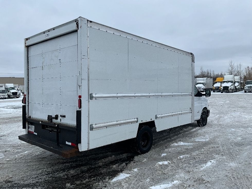 Light Duty Box Truck-Light and Medium Duty Trucks-Chevrolet-2019-G33903-Ottawa-ON-149,162\n\t\tkm-$ 35,000 - Image 12