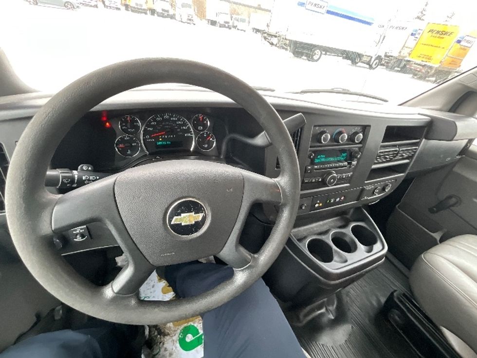 Light Duty Box Truck-Light and Medium Duty Trucks-Chevrolet-2019-G33903-Ottawa-ON-149,162\n\t\tkm-$ 35,000 - Image 16