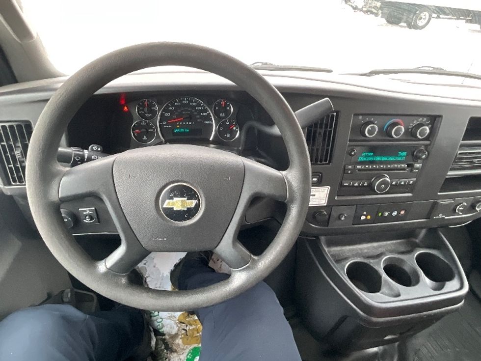 Light Duty Box Truck-Light and Medium Duty Trucks-Chevrolet-2019-G33903-Ottawa-ON-149,162\n\t\tkm-$ 35,000 - Image 17