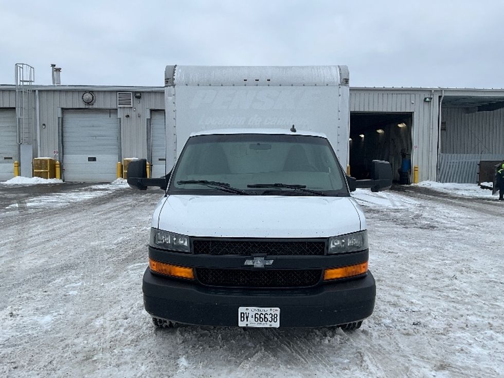 Light Duty Box Truck-Light and Medium Duty Trucks-Chevrolet-2019-G33903-Ottawa-ON-149,162\n\t\tkm-$ 35,000 - Image 2