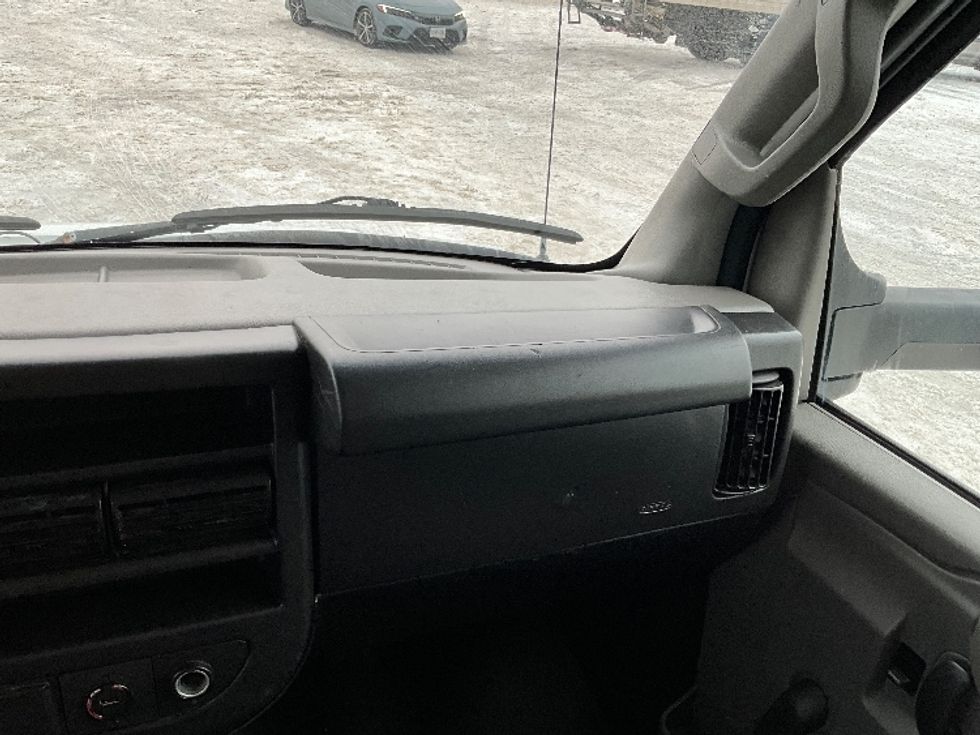 Light Duty Box Truck-Light and Medium Duty Trucks-Chevrolet-2019-G33903-Ottawa-ON-149,162\n\t\tkm-$ 35,000 - Image 20