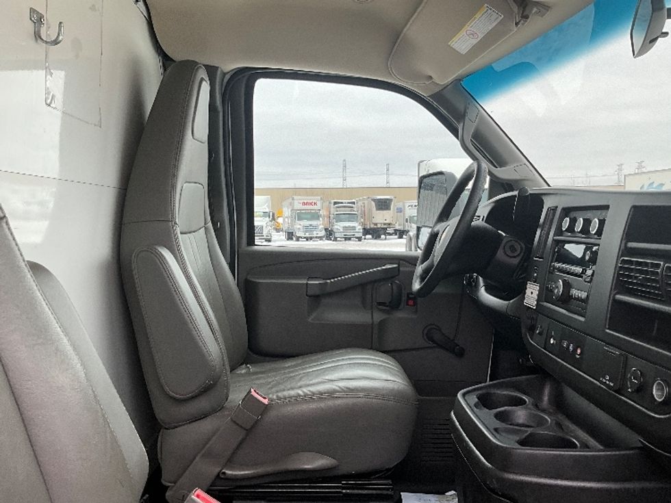 Light Duty Box Truck-Light and Medium Duty Trucks-Chevrolet-2019-G33903-Ottawa-ON-149,162\n\t\tkm-$ 35,000 - Image 21