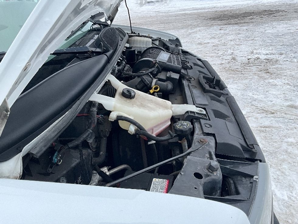 Light Duty Box Truck-Light and Medium Duty Trucks-Chevrolet-2019-G33903-Ottawa-ON-149,162\n\t\tkm-$ 35,000 - Image 22