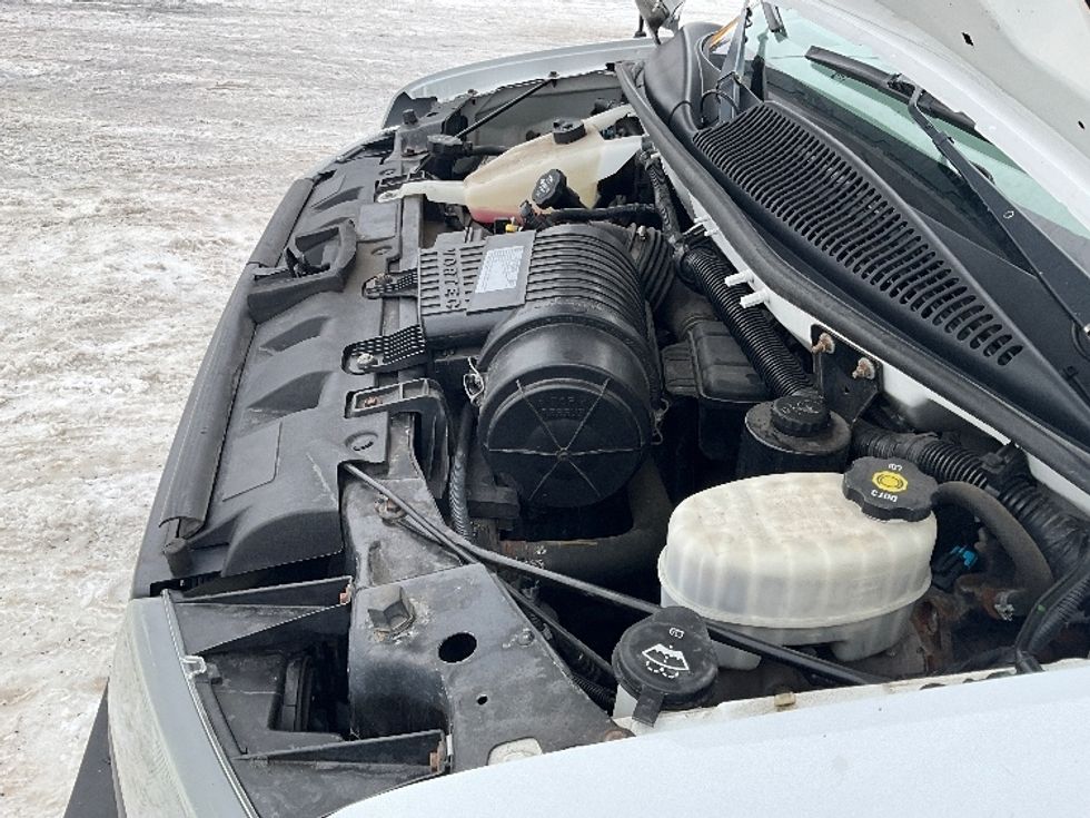 Light Duty Box Truck-Light and Medium Duty Trucks-Chevrolet-2019-G33903-Ottawa-ON-149,162\n\t\tkm-$ 35,000 - Image 23