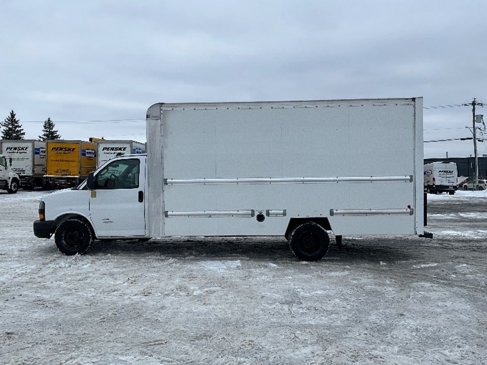 Light Duty Box Truck-Light and Medium Duty Trucks-Chevrolet-2019-G33903-Ottawa-ON-149,162\n\t\tkm-$ 35,000 - Image 4
