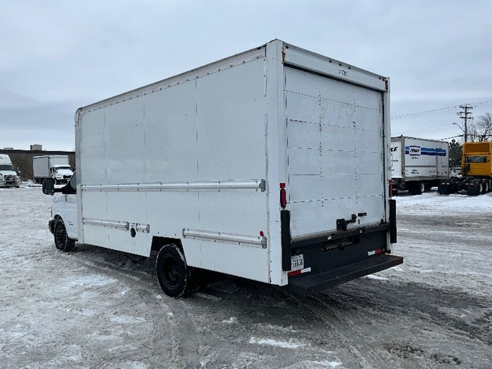Light Duty Box Truck-Light and Medium Duty Trucks-Chevrolet-2019-G33903-Ottawa-ON-149,162\n\t\tkm-$ 35,000 - Image 6