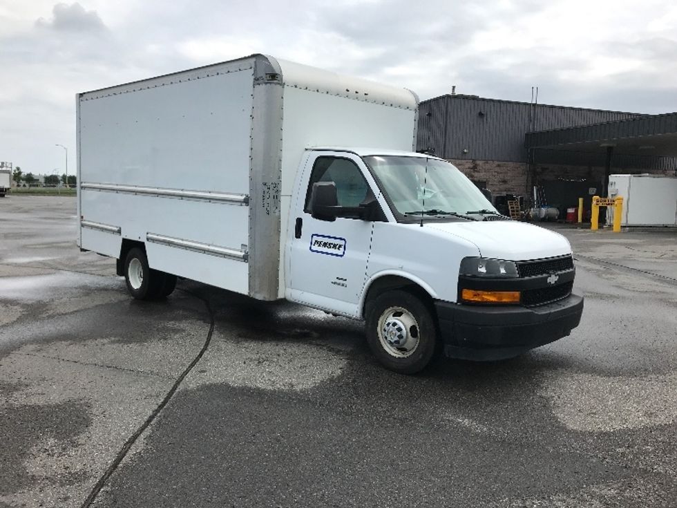 Light Duty Box Truck-Light and Medium Duty Trucks-Chevrolet-2019-G33903-Saint Laurent-PQ-112,224\n\t\tkm-$ 36,250 - Image 1