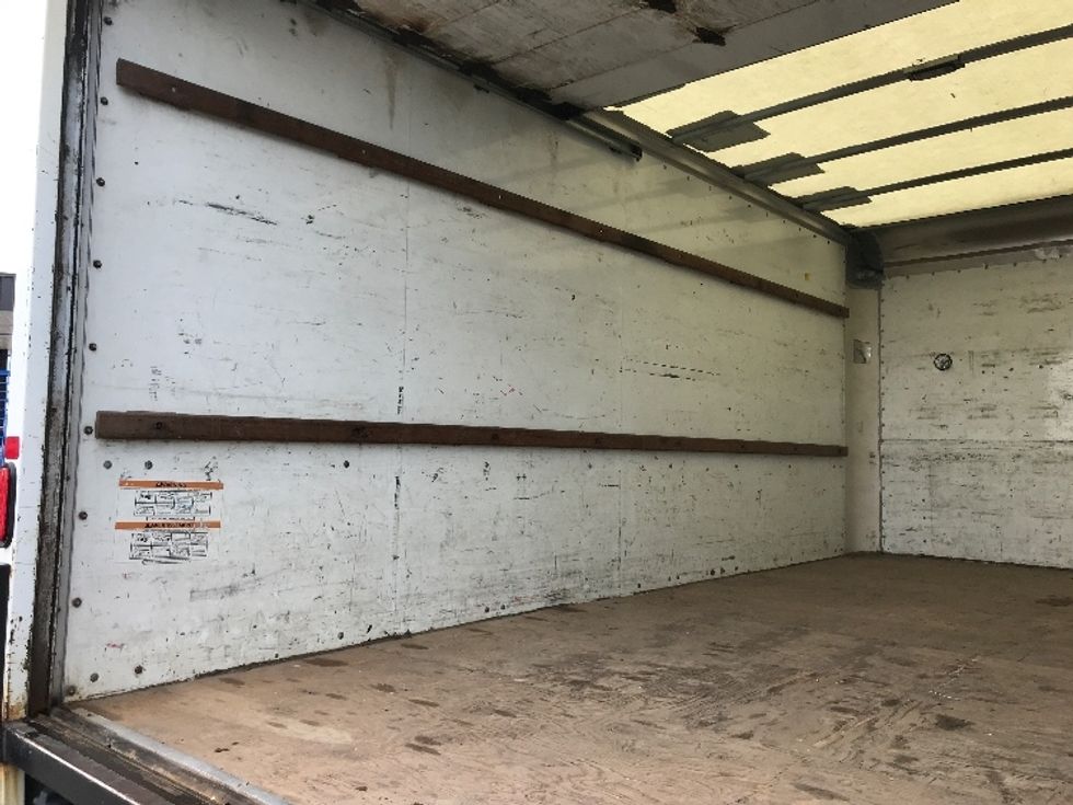 Light Duty Box Truck-Light and Medium Duty Trucks-Chevrolet-2019-G33903-Saint Laurent-PQ-112,224\n\t\tkm-$ 36,250 - Image 11