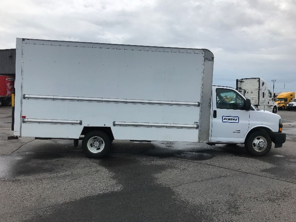 Light Duty Box Truck-Light and Medium Duty Trucks-Chevrolet-2019-G33903-Saint Laurent-PQ-112,224\n\t\tkm-$ 36,250 - Image 15