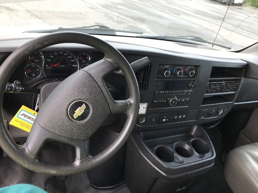 Light Duty Box Truck-Light and Medium Duty Trucks-Chevrolet-2019-G33903-Saint Laurent-PQ-112,224\n\t\tkm-$ 36,250 - Image 18