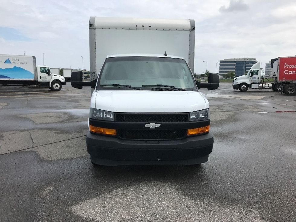 Light Duty Box Truck-Light and Medium Duty Trucks-Chevrolet-2019-G33903-Saint Laurent-PQ-112,224\n\t\tkm-$ 36,250 - Image 2