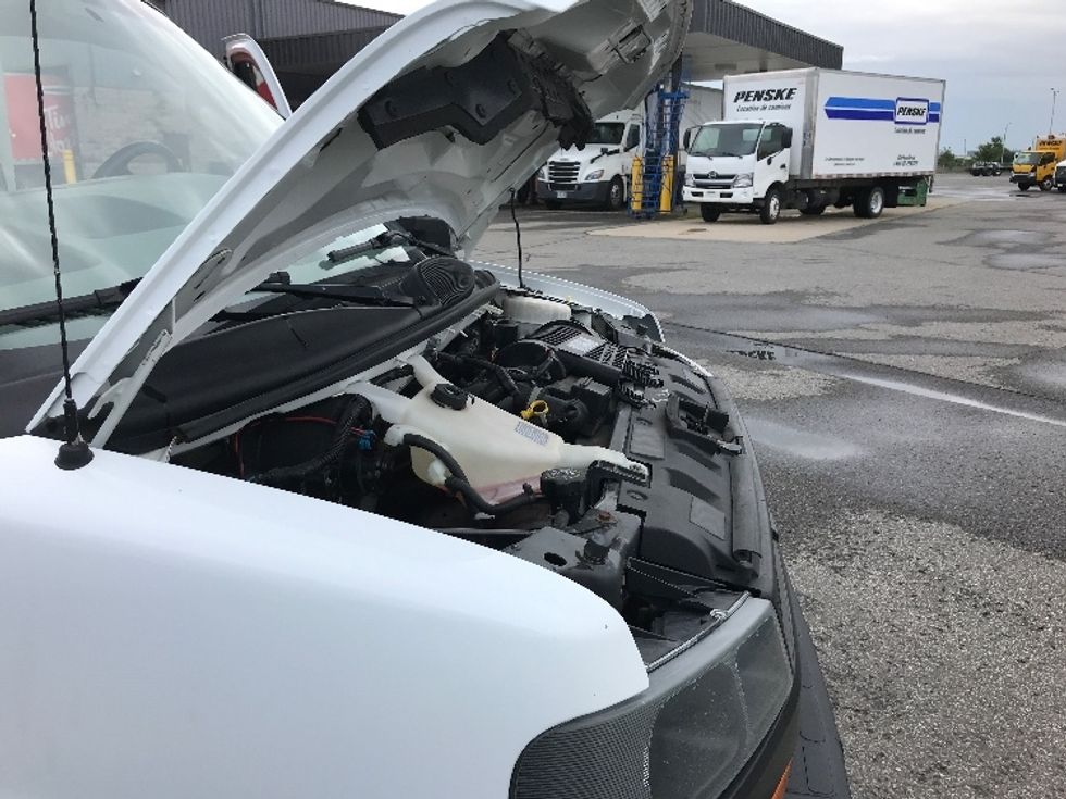 Light Duty Box Truck-Light and Medium Duty Trucks-Chevrolet-2019-G33903-Saint Laurent-PQ-112,224\n\t\tkm-$ 36,250 - Image 23