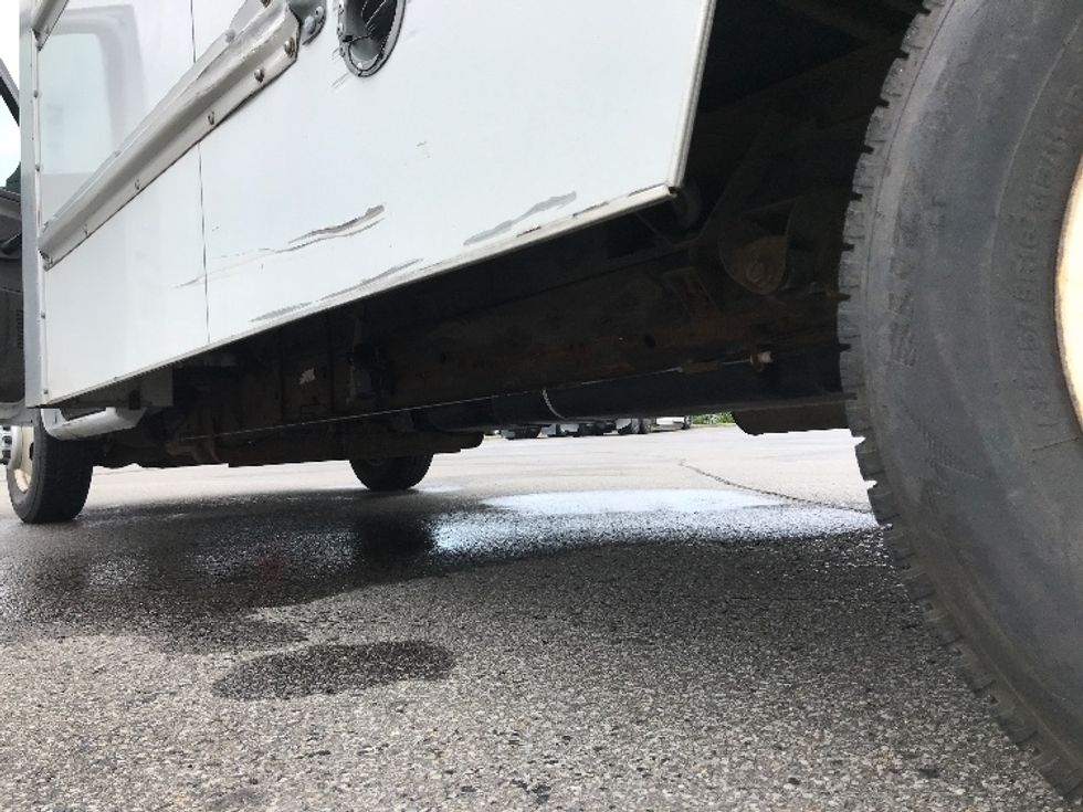 Light Duty Box Truck-Light and Medium Duty Trucks-Chevrolet-2019-G33903-Saint Laurent-PQ-112,224\n\t\tkm-$ 36,250 - Image 25