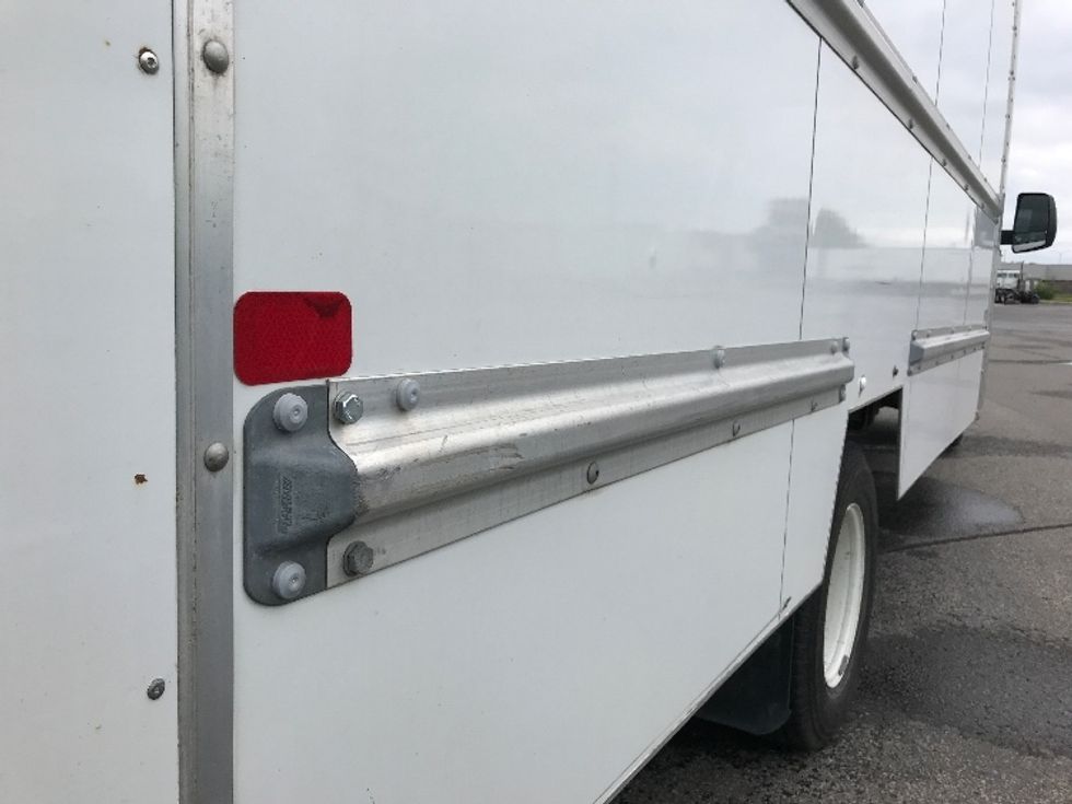 Light Duty Box Truck-Light and Medium Duty Trucks-Chevrolet-2019-G33903-Saint Laurent-PQ-112,224\n\t\tkm-$ 36,250 - Image 29