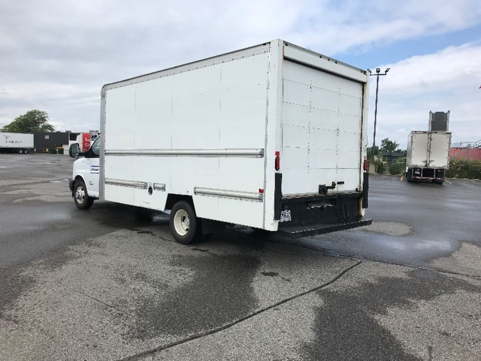 Light Duty Box Truck-Light and Medium Duty Trucks-Chevrolet-2019-G33903-Saint Laurent-PQ-112,224\n\t\tkm-$ 36,250 - Image 6