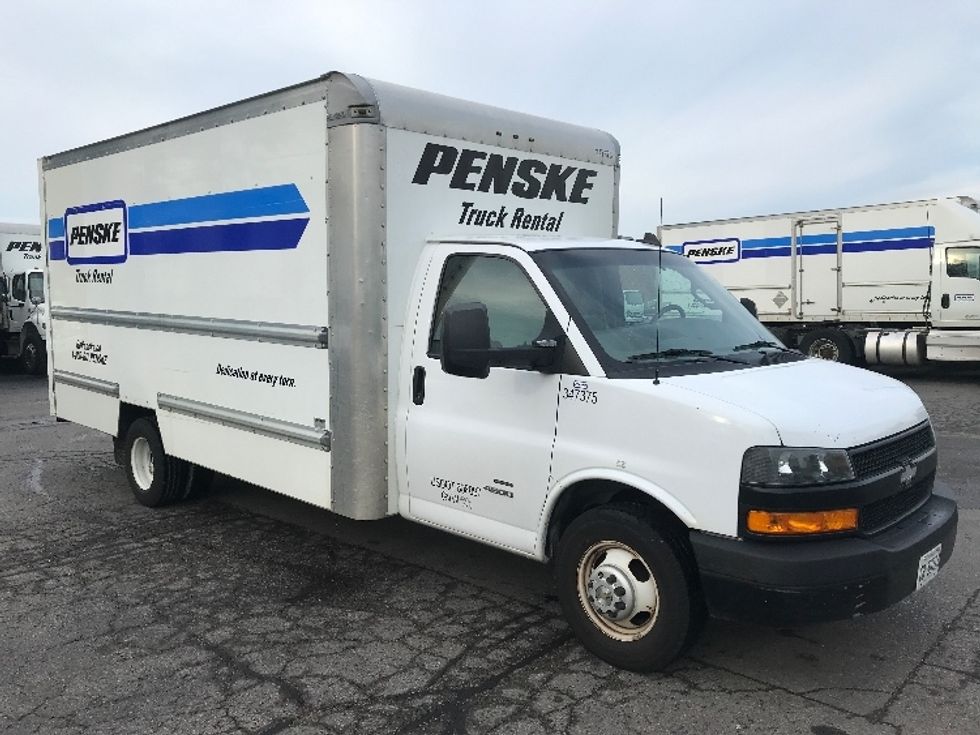 Light Duty Box Truck-Light and Medium Duty Trucks-Chevrolet-2019-G33903-Scarborough-ON-185,525\n\t\tkm-$ 30,250 - Image 1