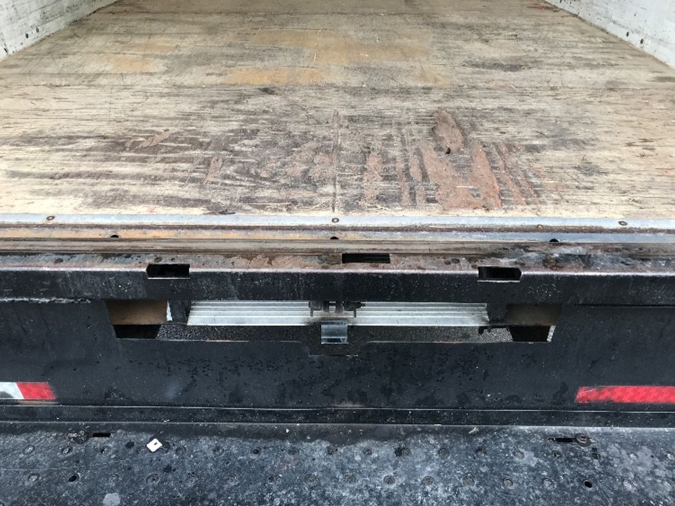 Light Duty Box Truck-Light and Medium Duty Trucks-Chevrolet-2019-G33903-Scarborough-ON-185,525\n\t\tkm-$ 30,250 - Image 10