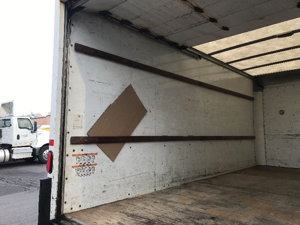 Light Duty Box Truck-Light and Medium Duty Trucks-Chevrolet-2019-G33903-Scarborough-ON-185,525\n\t\tkm-$ 30,250 - Image 11