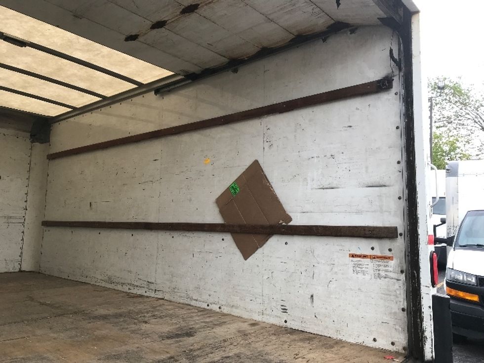 Light Duty Box Truck-Light and Medium Duty Trucks-Chevrolet-2019-G33903-Scarborough-ON-185,525\n\t\tkm-$ 30,250 - Image 12