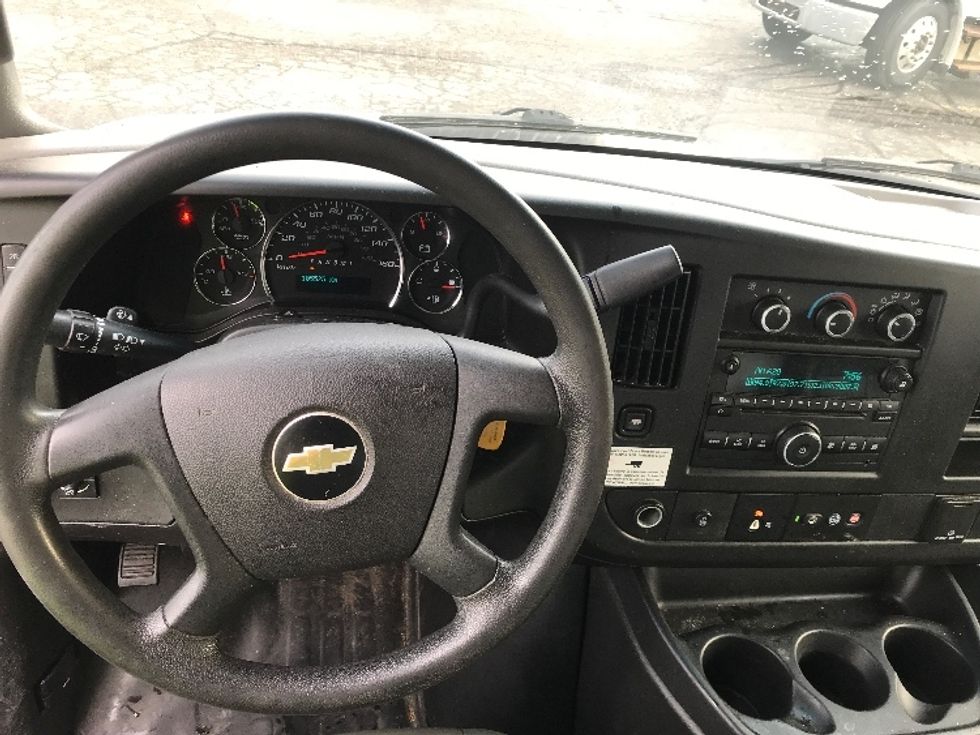 Light Duty Box Truck-Light and Medium Duty Trucks-Chevrolet-2019-G33903-Scarborough-ON-185,525\n\t\tkm-$ 30,250 - Image 18