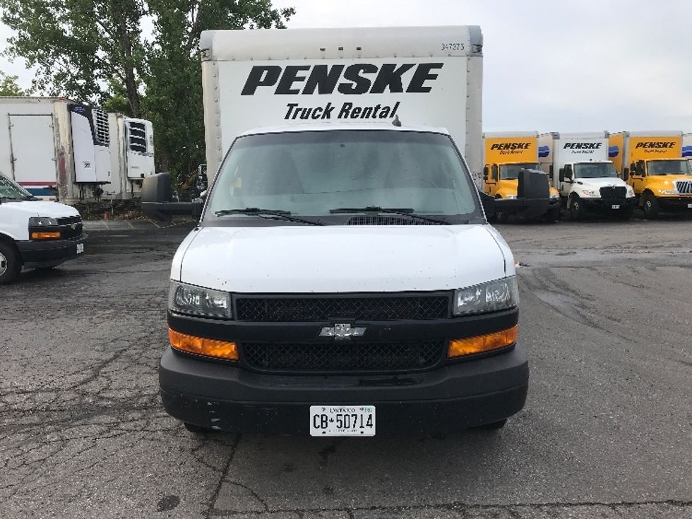 Light Duty Box Truck-Light and Medium Duty Trucks-Chevrolet-2019-G33903-Scarborough-ON-185,525\n\t\tkm-$ 30,250 - Image 2