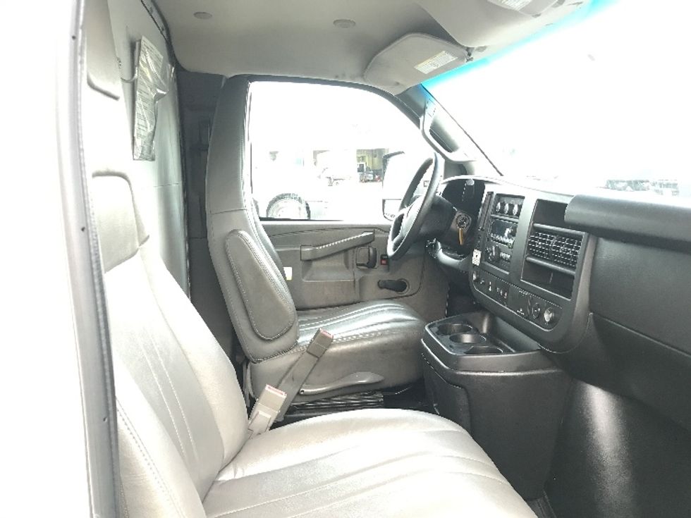 Light Duty Box Truck-Light and Medium Duty Trucks-Chevrolet-2019-G33903-Scarborough-ON-185,525\n\t\tkm-$ 30,250 - Image 22