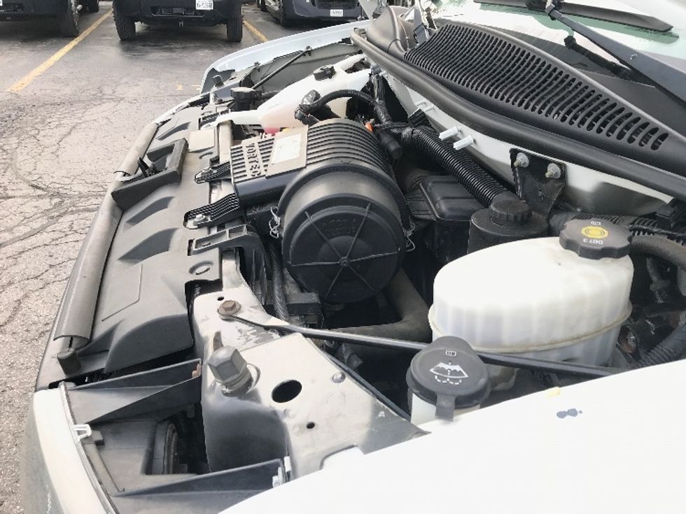 Light Duty Box Truck-Light and Medium Duty Trucks-Chevrolet-2019-G33903-Scarborough-ON-185,525\n\t\tkm-$ 30,250 - Image 24