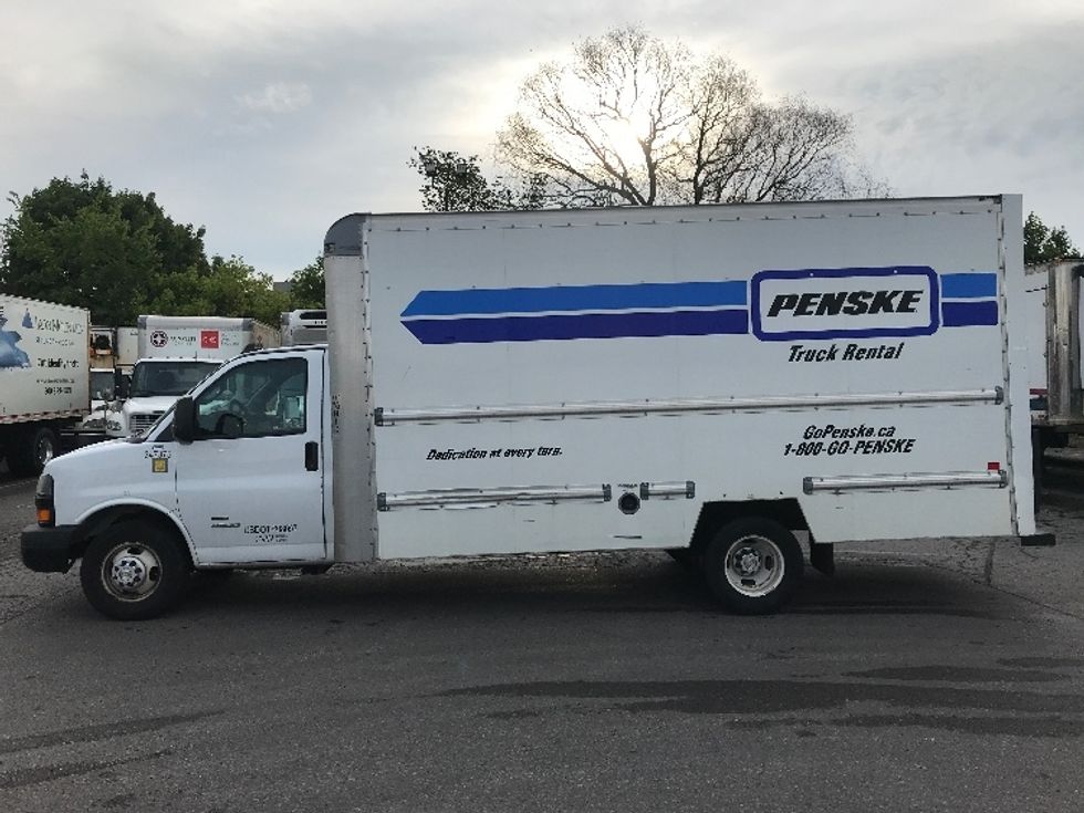 Light Duty Box Truck-Light and Medium Duty Trucks-Chevrolet-2019-G33903-Scarborough-ON-185,525\n\t\tkm-$ 30,250 - Image 4