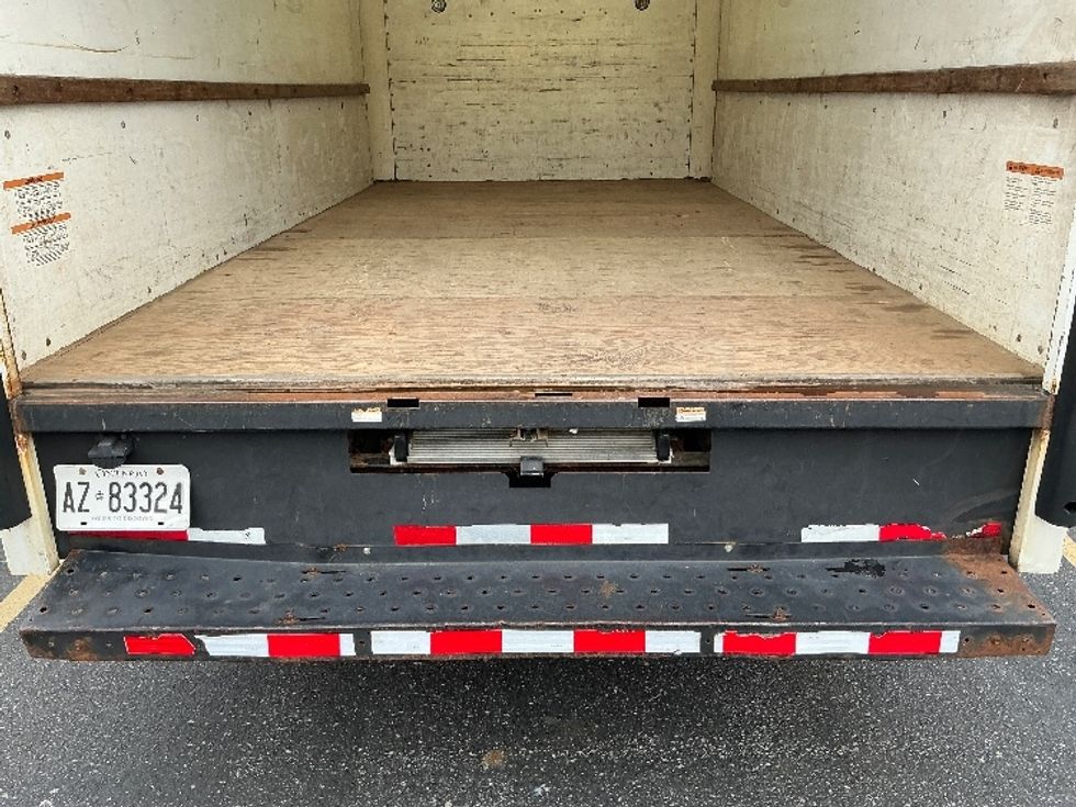 Light Duty Box Truck-Light and Medium Duty Trucks-Chevrolet-2019-G33903-Stoney Creek-ON-154,580\n\t\tkm-$ 32,750 - Image 10