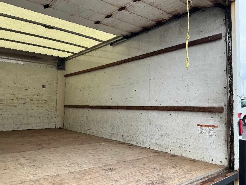 Light Duty Box Truck-Light and Medium Duty Trucks-Chevrolet-2019-G33903-Stoney Creek-ON-154,580\n\t\tkm-$ 32,750 - Image 12