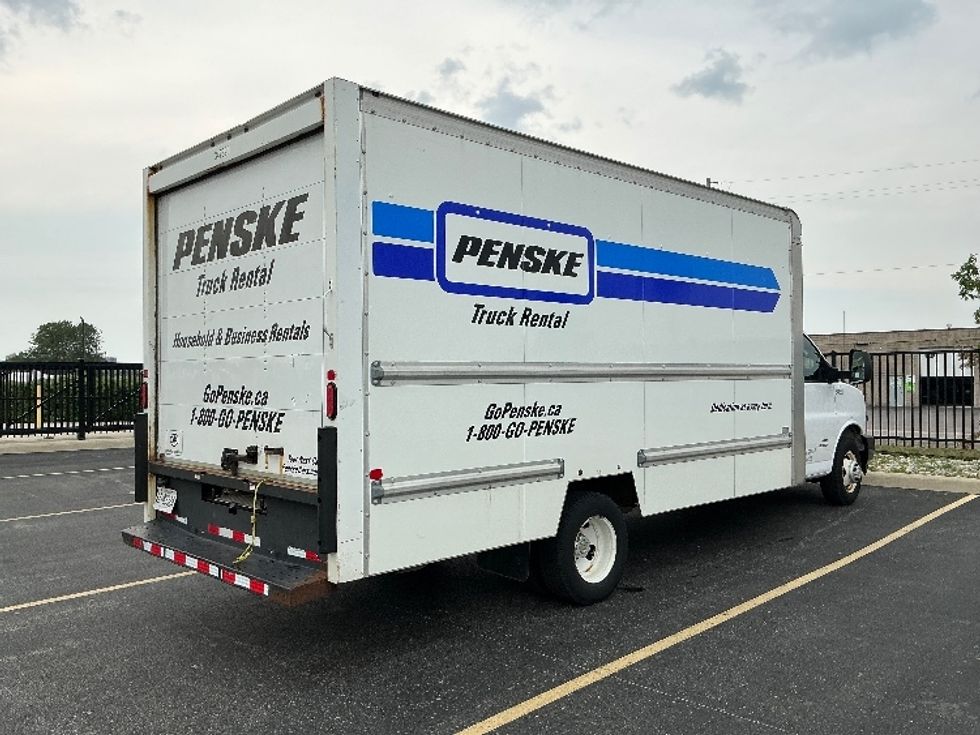 Light Duty Box Truck-Light and Medium Duty Trucks-Chevrolet-2019-G33903-Stoney Creek-ON-154,580\n\t\tkm-$ 32,750 - Image 13