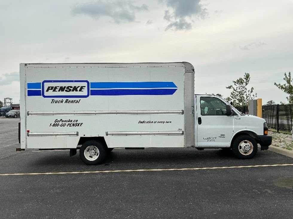 Light Duty Box Truck-Light and Medium Duty Trucks-Chevrolet-2019-G33903-Stoney Creek-ON-154,580\n\t\tkm-$ 32,750 - Image 15