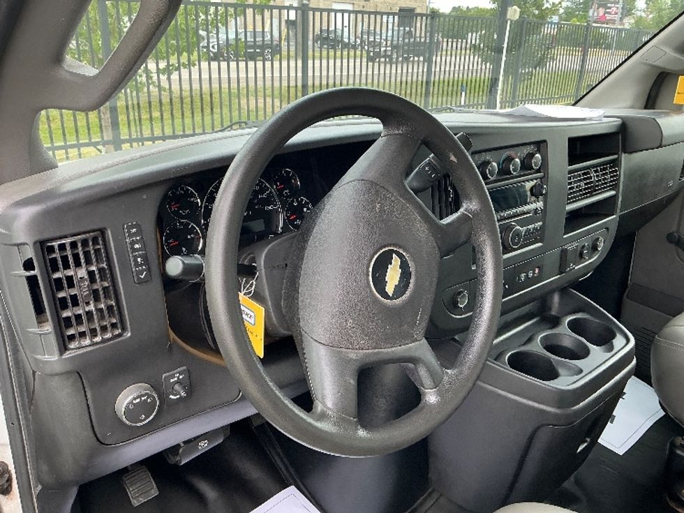 Light Duty Box Truck-Light and Medium Duty Trucks-Chevrolet-2019-G33903-Stoney Creek-ON-154,580\n\t\tkm-$ 32,750 - Image 17