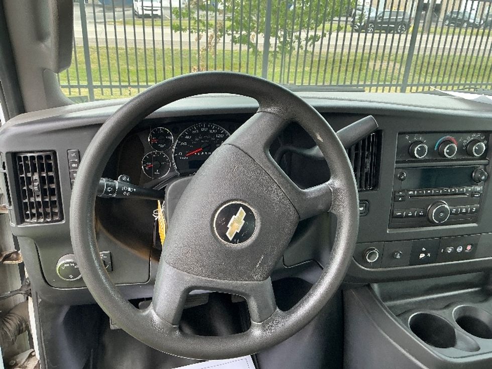 Light Duty Box Truck-Light and Medium Duty Trucks-Chevrolet-2019-G33903-Stoney Creek-ON-154,580\n\t\tkm-$ 32,750 - Image 18