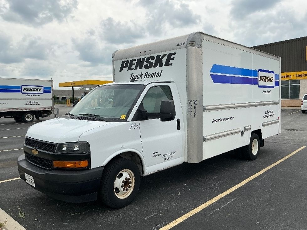 Light Duty Box Truck-Light and Medium Duty Trucks-Chevrolet-2019-G33903-Stoney Creek-ON-154,580\n\t\tkm-$ 32,750 - Image 3