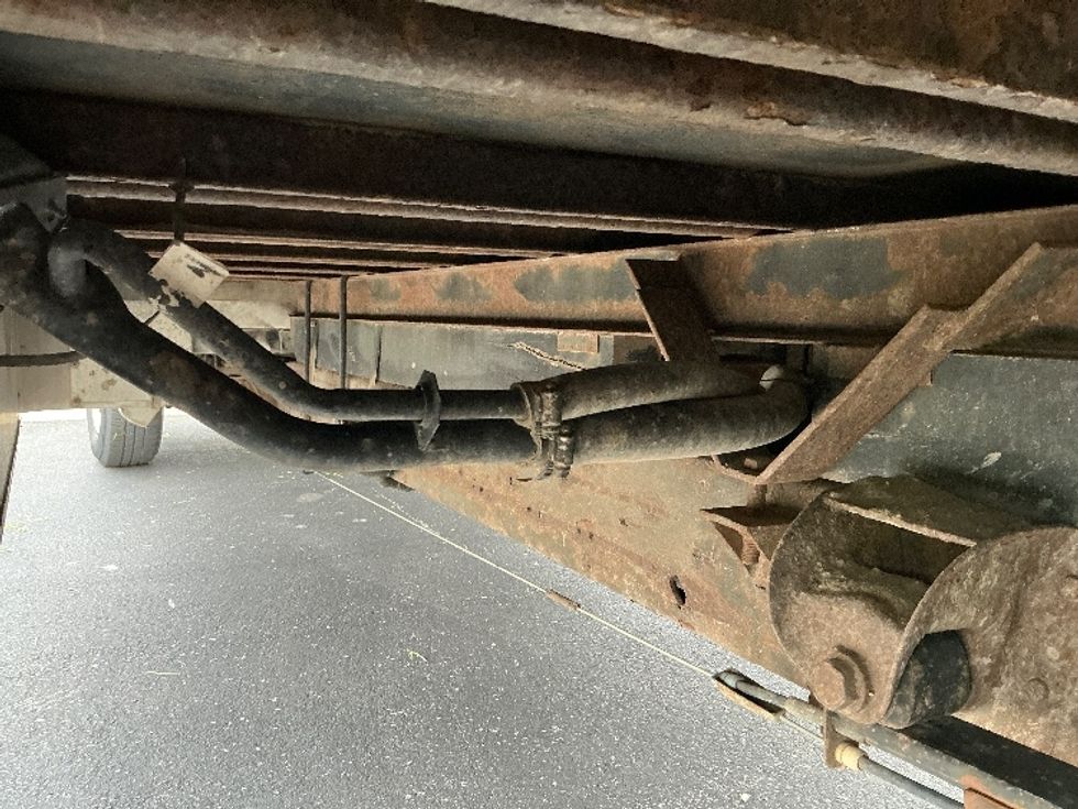 Light Duty Box Truck-Light and Medium Duty Trucks-Chevrolet-2019-G33903-Stoney Creek-ON-154,580\n\t\tkm-$ 32,750 - Image 5