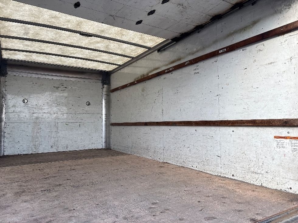 Light Duty Box Truck-Light and Medium Duty Trucks-Chevrolet-2019-G33903-Toronto-ON-171,788\n\t\tkm-$ 33,250 - Image 10