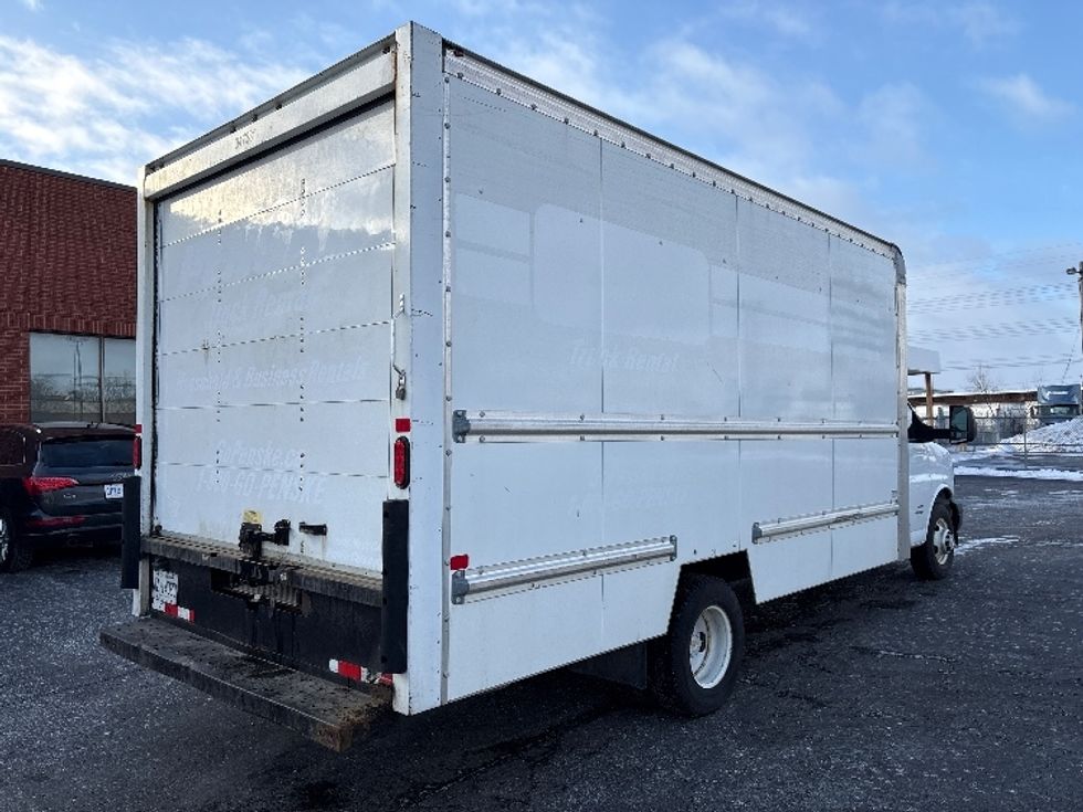 Light Duty Box Truck-Light and Medium Duty Trucks-Chevrolet-2019-G33903-Toronto-ON-171,788\n\t\tkm-$ 33,250 - Image 11