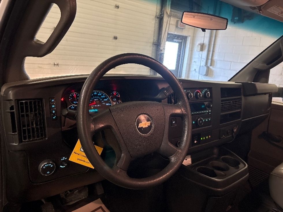 Light Duty Box Truck-Light and Medium Duty Trucks-Chevrolet-2019-G33903-Toronto-ON-171,788\n\t\tkm-$ 33,250 - Image 14